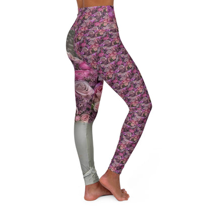 „Jeder braucht eine Jess“ Yoga-Leggings mit hoher Taille (AOP)
